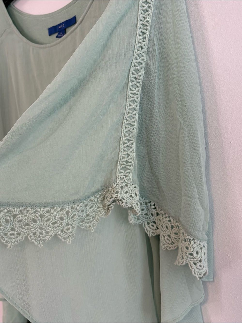 Romantic APT 9 Sage Green Layered Crochet Flutter Sleeve Top Size XL feminine - Picture 5 of 8